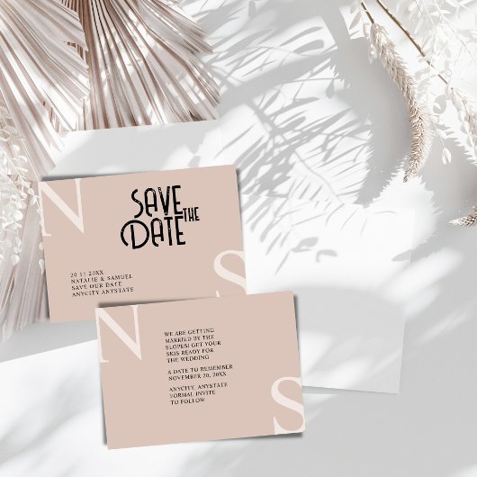 Roos Beige Minimalistische & Elegante Bold Initial Save The Date