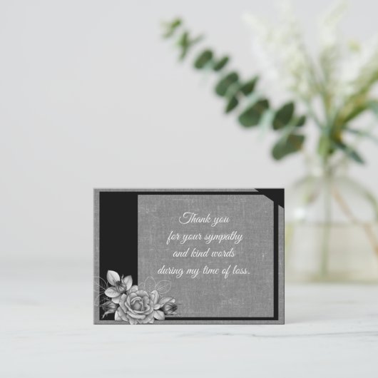 Roos bloemblaadjes bedankje notitiekaartje (Staand voorkant)