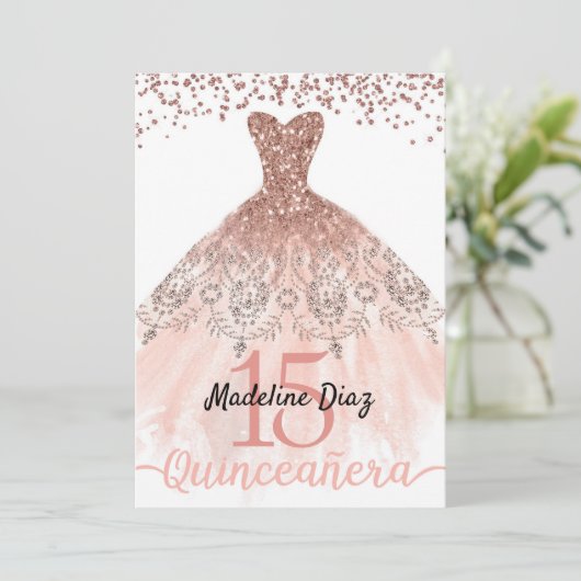 Roos Blush Pink Quinceanera Birthday Uitnodiging (Staand voorkant)