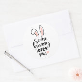 Roos Bunny verraadt een beetje Bunny houdt van je  Ronde Sticker (Envelop)