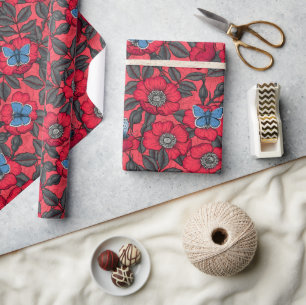 Roos en vlinders in rood en blauw cadeaupapier