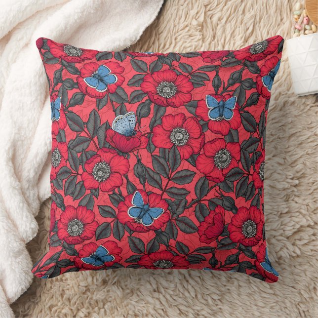 Roos en vlinders in rood en blauw kussen (Deken)