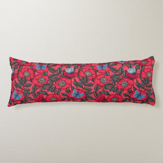 Roos en vlinders in rood en blauw lichaamskussen (Voorkant)