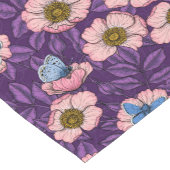 Roos en vlinders in roze en paarse korte tafelloper (Hoek)