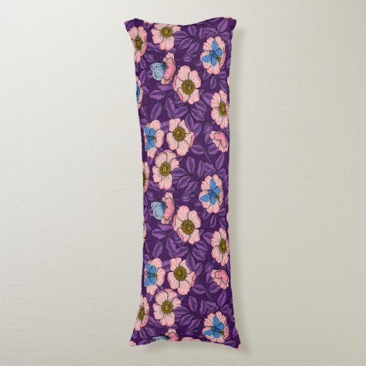 Roos en vlinders in roze en paarse lichaamskussen (Voorkant Verticaal)