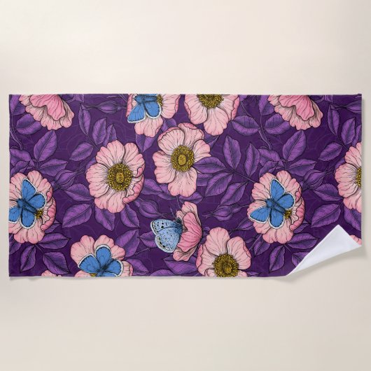 Roos en vlinders in roze en paarse strandlaken (Voorkant)