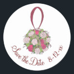 Roos Floral Bridal Bouquet Wedding Save the Date Ronde Sticker<br><div class="desc">Sticker heeft een originele bruidsmarkeringsillustratie met als thema een bloemenbruidsboeket,  met SAVE THE DATE in een  lettertype. Gewoon personaliseren met uw evenementinformatie. Zie je niet wat je zoekt? Hulp nodig bij maatwerk? Neem contact op met Rebecca om iets speciaal voor jou te laten ontwerpen.</div>