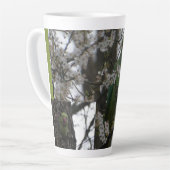 Roos geringde parkiet in Blossom Tree Latte Mok (Linkerhoek)