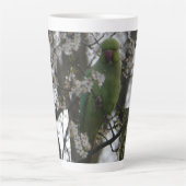 Roos geringde parkiet in Blossom Tree Latte Mok (Voorkant)