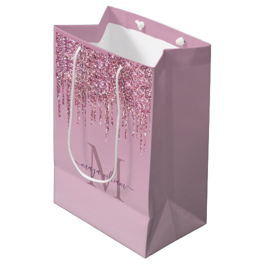 Roos Glitter maakt een persoonlijk monogram en een Medium Cadeauzakje (Voorkant Gekanteld)