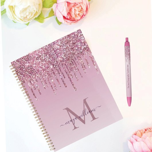 Roos Glitter maakt een persoonlijk monogram en een Planner