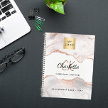 Roos Gold Agaat Monogram logo Business 2025 Planner<br><div class="desc">Deze agenda is voor de professional die graag hun planning organiseert, maar wil ook een mooie ruimte om al hun belangrijke informatie te bewaren. Deze planner biedt ruimte voor u om belangrijke data en benoemingen door de week te sluiten. De cover is voorzien van een roos gouden en witte gekleurde...</div>