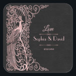 Roos Gold Art Deco Peacocks Wedding Vierkante Sticker<br><div class="desc">Uniek ontwerp met een mix van oude,  op wereldschaal getextureerde roos gouden decopauzes en een gedurfde,  moderne grafische aanpak op een zwarte getextureerde achtergrond. Het gebruik past hulpmiddel aan om uw info toe te voegen. Ga voor overeenkomende objecten naar mijn Roos Gold Marble Art Deco Peacocks Collectie.</div>