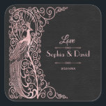 Roos Gold Art Deco Peacocks Wedding Vierkante Sticker<br><div class="desc">Uniek ontwerp met een mix van oude,  op wereldschaal getextureerde roos gouden decopauzes en een gedurfde,  moderne grafische aanpak op een zwarte getextureerde achtergrond. Het gebruik past hulpmiddel aan om uw info toe te voegen. Ga voor overeenkomende objecten naar mijn Roos Gold Marble Art Deco Peacocks Collectie.</div>