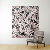 Roos Gold Black Floral Leaf Illustration Pattern Wandkleed (In situ)