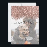Roos Gold Black Glitter Confetti Photo Weddenschap Save The Date<br><div class="desc">De elegante, glamoureuze en moderne fotobruiloft is perfect voor het hedendaagse en stijlvolle echtpaar. Het is voorzien van een faux bedrukt roos goud met een dun glitter confetti bespikkeld kleurenblok bovenop een eenvoudige zwarte achtergrond. De achterzijde toont het zelfde glitter maar een dikker paneel. Deze griezelige, luxe en unieke vormgeving...</div>
