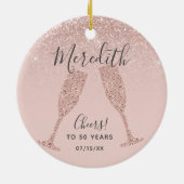 Roos Gold Blush 50th Birthday met geboortedatum Keramisch Ornament (Achterkant)