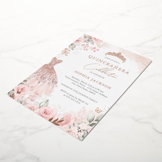 Roos Gold Blush Jurk Bloemen Quinceanera Folie Uitnodiging (Gedraaid)