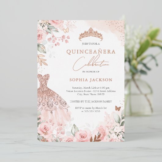 Roos Gold Blush Jurk Bloemen Quinceanera Folie Uitnodiging (Staand Voorkant)