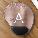 Roos Gold - Blush Pink Glitter Metal Monogram Naam Gel Muismat<br><div class="desc">Roos Gold - Blush Pink Faux Folie Metallic Sparkle Glitter Brushed Metal Monogram Naam en Initiaal Mousepad (Muismat). Dit maakt de perfecte lieve 16 verjaardags-,  bruiloft-,  vrijgezellenfeest-,  jubileum-,  baby shower- of vrijgezellenfeestcadeau voor iemand die van glamluxe en chique stijlen houdt.</div>