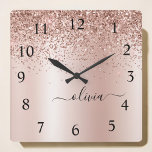 Roos Gold - Blush Pink Glitter Metal Monogram Naam Vierkante Klok<br><div class="desc">Roos Gold - Blush Pink Faux Folie Metallic Sparkle Glitter Brushed Metal Monogram Name Clock. Dit maakt de perfecte liefhebbende 16 verjaardag,  bruiloft,  vrijgezellenfeest,  verjaardagsdag,  baby shower of vrijgezellenfeest voor iemand die van luxe glam en stijl houdt.</div>