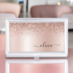 Roos Gold - Blush Pink Glitter Metal Monogram Naam Visitekaarthouder<br><div class="desc">Roos Gold - Blush Pink Faux Folie Metallic Sparkle Glitter Brushed Metal Monogram Name Business Card Holder. Dit maakt de perfecte liefhebbende 16 verjaardag,  bruiloft,  vrijgezellenfeest,  verjaardagsdag,  baby shower of vrijgezellenfeest voor iemand die van luxe glam en stijl houdt.</div>