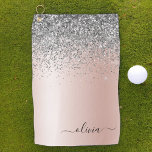 Roos Gold - Blush Pink Silver Glitter Monogram Golfhanddoek<br><div class="desc">Roos Gold - Blush roze en Silver Faux Folie Metallic Sparkle Glitter Brushed Metal Monogram Name Golf Towel. Dit maakt de perfecte liefhebbende 16 verjaardag,  bruiloft,  vrijgezellenfeest,  verjaardagsdag,  baby shower of vrijgezellenfeest voor iemand die van luxe glam en stijl houdt.</div>