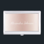 Roos Gold Blush Roze Folie Modern Elegant Visitekaarthouder<br><div class="desc">Blush Pink - Roos Gold Faux Folie Metallic Folie Roestvrij staal Minimalistische visitekaarthouder met wit geletterde script signatuur typografie voor het monogram. De girly ombre moderne en elegante chique luxueuze Rozen Gold Foil Metal visitekaarthouders kunnen worden aangepast met jouw naam. Neem contact op met de ontwerper voor aangepaste overeenkomende items....</div>