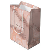 Roos Gold Blush Roze Geode Glitter Monogram Medium Cadeauzakje (Achterkant Gekanteld)