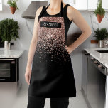 Roos Gold Blush Roze Glitter Girly Monogram Naam Schort<br><div class="desc">Roos Gold - Blush roze en Black Sparkle Glitter Brushed Metal Monogram Name Apron. Dit maakt de perfecte liefhebbende 16 verjaardag,  bruiloft,  vrijgezellenfeest,  verjaardagsdag,  baby shower of vrijgezellenfeest voor iemand die van luxe glam en stijl houdt.</div>