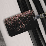 Roos Gold Blush Roze Glitter Glam Monogram Naam Bagagelabel<br><div class="desc">Glam Roos Gold Glitter Elegant Monogram Bagagelabel. Pas dit trendy bagagelabel met elegant roos gouden mousserende glitter op een zwarte achtergrond eenvoudig aan. Het ontwerp kenmerkt uw handgeschreven manuscriptmonogram met  cirkels en jouw naam.</div>