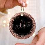 Roos Gold Blush Roze Glitter Glam Monogram Naam Keramisch Ornament<br><div class="desc">Glam Roos Gold Glitter Elegant Monogram Ornament. Pas dit trendy ornament met elegant roos gouden mousserende glitter op een zwarte achtergrond eenvoudig aan. Het ontwerp kenmerkt uw handgeschreven manuscriptmonogram met  cirkels en jouw naam.</div>