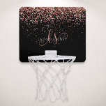 Roos Gold Blush Roze Glitter Glam Monogram Naam Mini Basketbalbord<br><div class="desc">Glam Roos Gold Glitter Elegant Monogram Mini Basketball Hoop. Pas dit trendy chic basketbalhoepontwerp met elegant roos gouden mousserende glitter op een zwarte achtergrond eenvoudig aan. Het ontwerp kenmerkt uw handgeschreven manuscriptmonogram met  cirkels en jouw naam.</div>