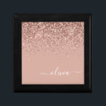 Roos Gold Blush Roze Glitter Script Monogram Girly Cadeaudoosje<br><div class="desc">Roos Gold - Blush Pink Sparkle Glitter Script Monogram Name Jewelry Keepomwille Box. Dit maakt het perfecte afstuderen,  de verjaardag,  de bruiloft,  het vrijgezellenfeest,  de verjaardag,  het baby shower of het bachelorette feest cadeau voor iemand die van glam luxe en chic stijlen houdt.</div>