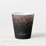 Roos Gold Blush Roze Glitter Script Monogram Girly Latte Mok<br><div class="desc">Zwart en Roos Goud - Blush Pink Sparkle Glitter Script Monogram Naam Latte Coffee Cup Mok. Dit maakt het perfecte zoete 16-jarige verjaardagscadeau,  bruiloft,  vrijgezellenfeest,  jubileum,  baby shower of vrijgezellenfeest voor iemand die van glamoureuze luxe en chique stijlen houdt.</div>