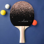 Roos Gold Blush Roze Glitter Script Monogram Girly Tafeltennisbatje<br><div class="desc">Roos Gold - Blush roze en Black Sparkle Glitter Script Monogram Name Ping Pong Paddle. Dit maakt de perfecte liefhebbende 16 verjaardag,  bruiloft,  vrijgezellenfeest,  verjaardagsdag,  baby shower of vrijgezellenfeest voor iemand die van luxe glam en stijl houdt.</div>