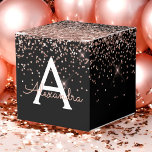 Roos Gold Blush Roze zwart Glitter Monogram Bedankdoosjes<br><div class="desc">Roos Gold - Blush Pink en Black Faux Glitter en Sparkle Elegant Gift Box. Deze geschenkdoos kan worden aangepast om uw initiaal en voornaam op te nemen en maakt een geweldige verjaardags-,  bruiloft-,  vrijgezellenfeest-,  vrijgezellenfeest- of baby shower geschenkdoos. Neem contact op met de ontwerper voor aangepaste overeenkomende items.</div>