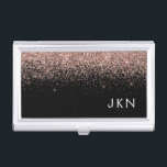 Roos Gold Blush roze zwart Glitter Monogram Girly Visitekaarthouder<br><div class="desc">Zwart en Roos Gold - Blush Pink Sparkle Glitter Monogram Naam visitekaarthouder. Dit maakt het perfecte zoete 16-jarige verjaardagscadeau,  bruiloft,  vrijgezellenfeest,  jubileum,  baby shower of vrijgezellenfeest voor iemand die van glamoureuze luxe en chique stijlen houdt.</div>