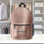 Roos Gold Brushed Metal Script Monogram Bedrukte Rugzak<br><div class="desc">Deze gepersonaliseerde rugzak is voorzien van een monogram en een voornaam in een modern zwart-wit script op een elegante rozen gouden faux geborstelde metalen achtergrond.</div>