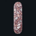 Roos Gold Burgundy Floral Illustration Pattern Persoonlijk Skateboard<br><div class="desc">Dit elegante en moderne patroon is perfect voor de stijlvolle en trendy vrouw. Het is voorzien van een faux bedrukte goudfolie van roos, witte, grijze en onbewerkte rode, met de hand getekende bloemen, en van een bladillustratiepatroon. Het is een chic, , uniek en luxe design; ideaal voor de verfijnde en...</div>