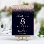 Roos Gold Confetti Navy Blue Modern Wedding Kaart<br><div class="desc">Roos Gold Confetti Navy Blue Modern Wedding Table Number. Mooie,  eenvoudige  glazen gouden confetti tegen een blauw marineklein. Dit aangepaste moderne ontwerp kan eenvoudig worden aangepast aan uw eigen details.</div>