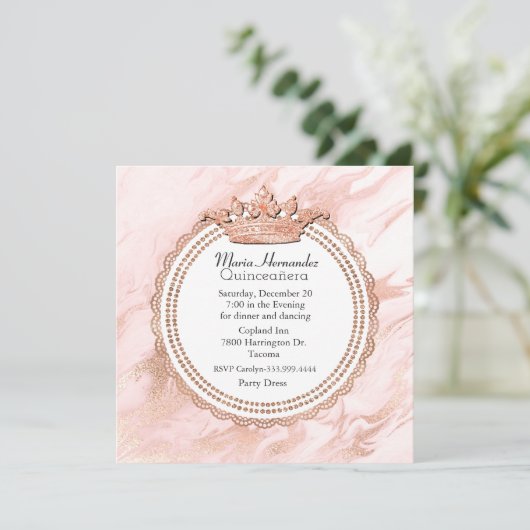 Roos Gold en White Marged Quinceanera Uitnodiging (Staand voorkant)