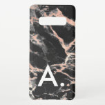 Roos Gold en zwart marmer monogram, aangepast Init Samsung Galaxy S10  Hoesje<br><div class="desc">Personaliseer u door uw eigen initiaal toe te voegen.</div>
