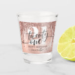 Roos Gold Faux Glitter & Folie 21st Birthday Shot  Shot Glas<br><div class="desc">Moderne,  trendy 21ste verjaardagsfeestje heeft glas gefilmd. Het ontwerp is voorzien van gouden glitterdruppels voor rozen,  neusfolie en dunne glitterachtergrond,  nummer 21 in witte letters. Personaliseer met een naam.</div>
