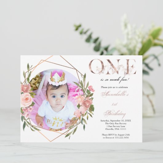 Roos Gold Floral Baby Girl 1e verjaardag Uitnodigi Aankondiging (Staand voorkant)