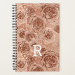 Roos Gold Floral Roos metalen monogram Planner<br><div class="desc">Dit ontwerp is gemaakt door middel van digitale kunst. Het kan worden aangepast in het gebied dat wordt aangeboden of aangepast door de klik te kiezen om de andere optie aan te passen en de naam, initialen of woorden te wijzigen. U kunt de tekstkleur en de stijl ook veranderen of...</div>