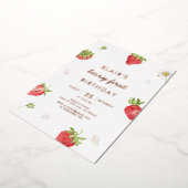 Roos Gold Foil aardbei Berry First Birthday Folie Uitnodiging (Gedraaid)