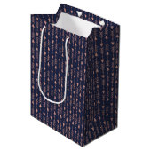 Roos Gold Foil Boho Tribal Arrows op Navy Blue Medium Cadeauzakje (Voorkant Gekanteld)