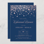 Roos Gold Foil Confetti Navy Blue Rehearsal Dinner Kaart<br><div class="desc">Viel de bruid en bruik met een kleine glans. Moderne en elegante repetitie voor het diner is voorzien van faux roos gold confetti stippen met een blauw marineklein. Ideaal voor elk repetitief diner thema.</div>