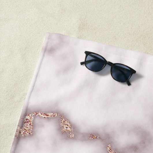 Roos Gold Foil Glitter in Roze marmer Monogram Strandlaken (In situ)